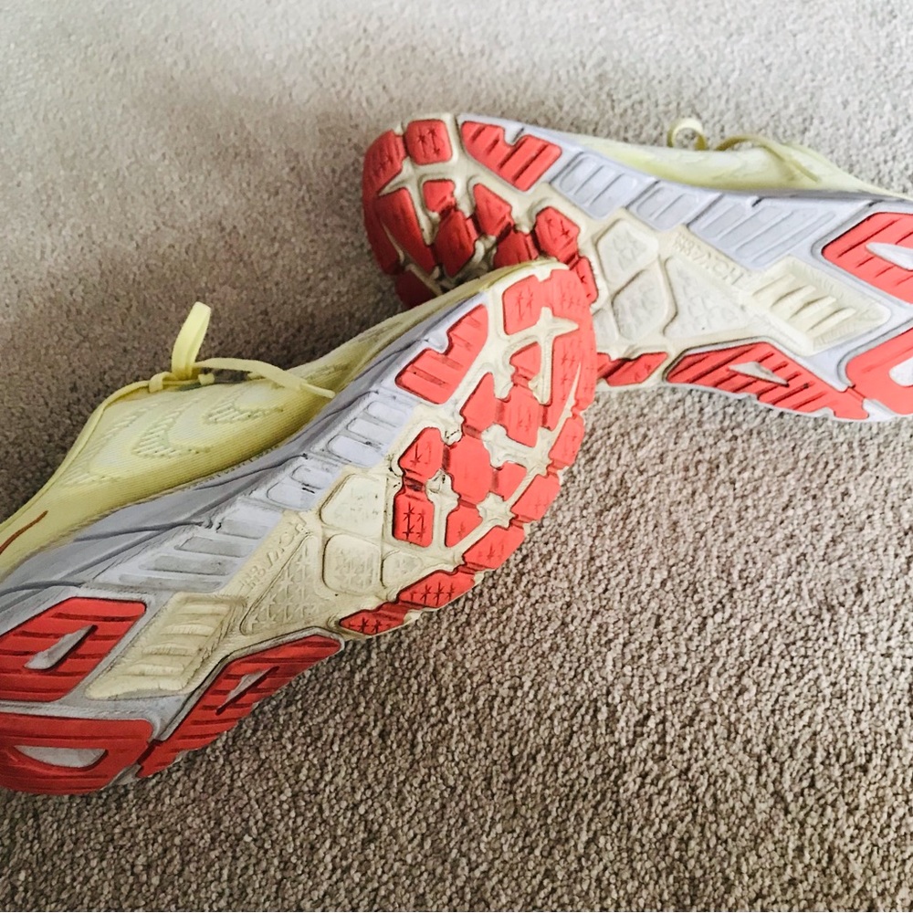 Hokas One Arahi 6 Women’s Size 9 Running Shoes Yellow Athletic Sneakers Gym - Picture 9 of 12